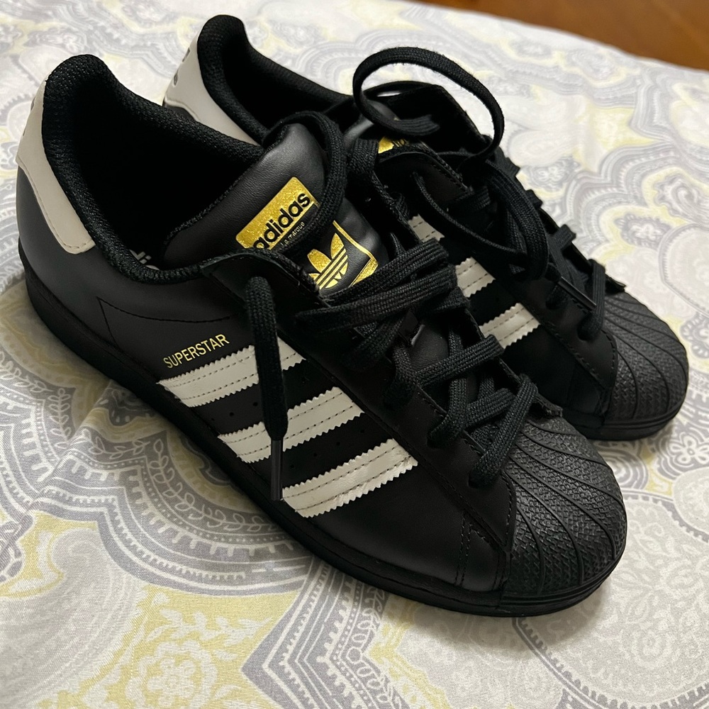 Adidas Shell Toe Superstar Size 6.5Y